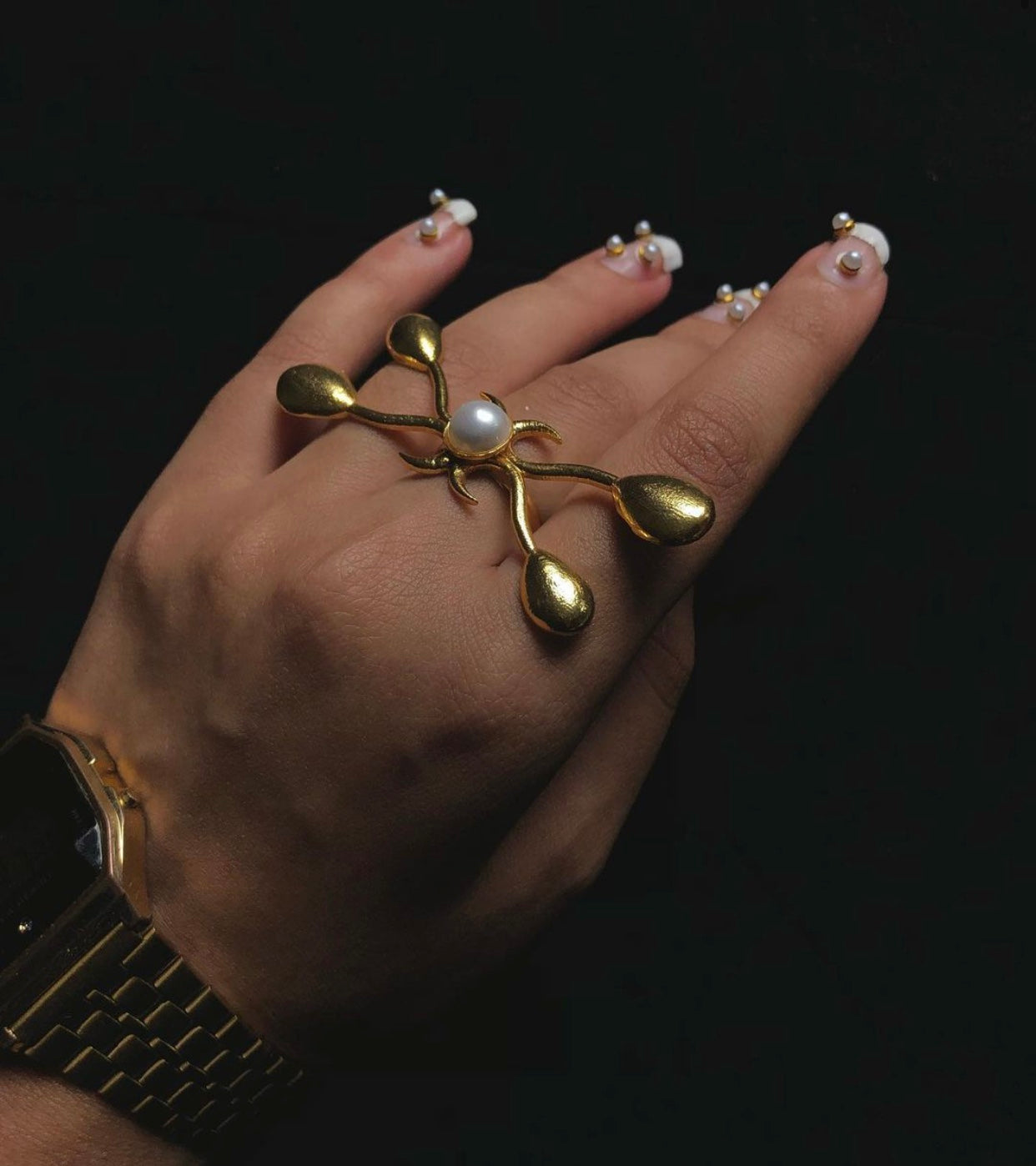 GODDESS PEARL RING