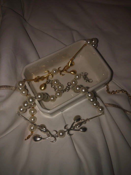 Goddess Pearl Choker